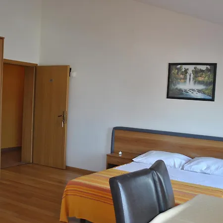 Promenade ベッド・アンド・ブレックファスト 3*