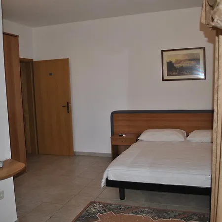 Promenade לינה וארוחת בוקר 3*