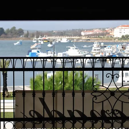 Promenade לינה וארוחת בוקר 3*